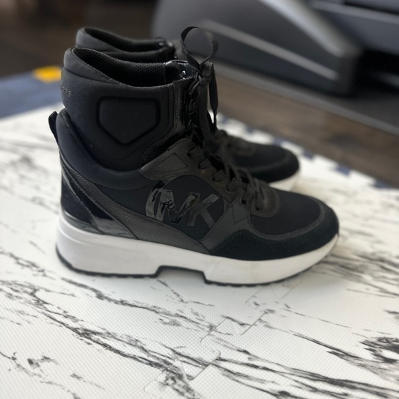 Euc - Michael Kors 2” platform sneakers size 9 - Picture 10 of 12